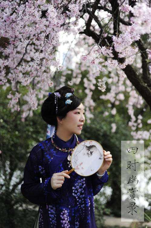 天人合一——是华夏文化的根本追求！女子之韵，汉服之美，伴与四时嬗递，会是怎样的风景？【四时幽赏录】汉服外拍，在2014年，如泉水般清浅的延续……及终年末，请允许掬一捧，与同袍们分享——这分享，有喜悦，