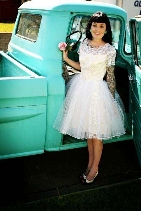bowtiesandboobs:  Rockabilly Weddings  my dream wedding!