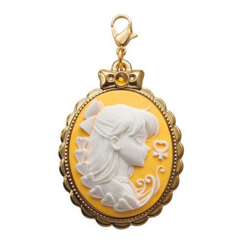 sailormooncollectibles:  Some new pics of the upcoming Sailor Moon cameo charms gashapon! more info: http://www.sailormooncollectibles.com/2014/09/30/sailor-moon-cameo-charms-gashapon-2015/ 