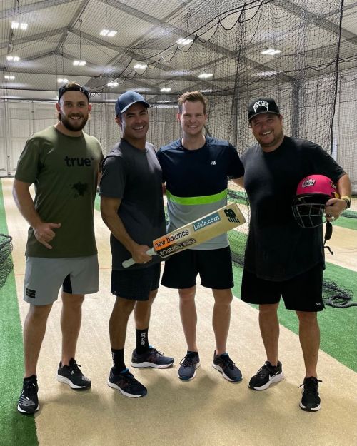 steve_smith49: Good fun in the nets smashing a few balls with these guys!  not sure they will be get