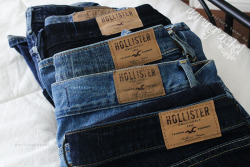 hunqryhippo:  perfhmu: i love hollister jeans so much 