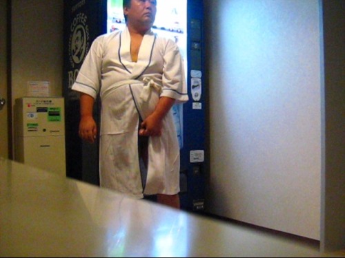 ponnpokokamen:  sas393jp:  ホテルの廊下でピュ  素敵。blog炎上レベル。