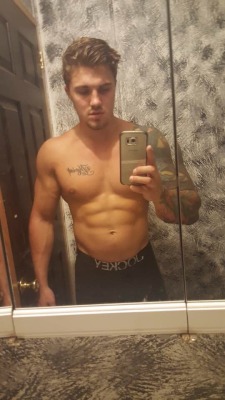 Powerbottums:  A Guy Tried To Catfish Me Using His Hot Brother’s Pictures (Obviously