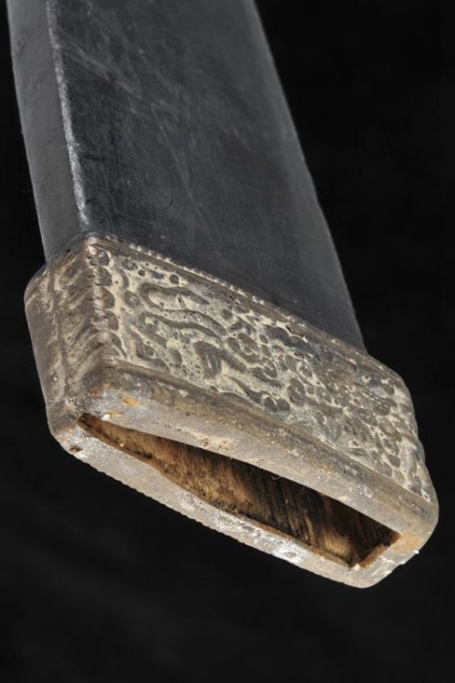 art-of-swords:  Dao Sword Dated: early 20th Century Culture: Chinese Measurements: length 90.5 cm The sword has a slightly curved, single-edged, damask blade, with a double groove, engraved with the effigy of a dragon on a face and ideograms on the other.