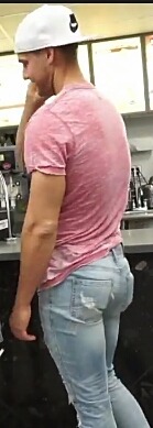 admirer88888:  Hot guy….Hot booty!