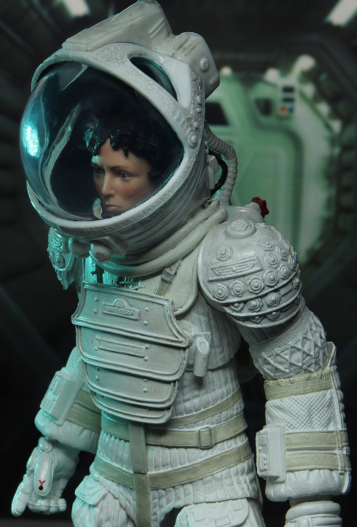 brokehorrorfan:NECA will releases its fourth wave of Alien toys celebrating the film’s 40th an