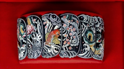 Micromosaic bracelet by Maurizio Fioravanti,The piece depicts the Chinese legend in which a koi fish
