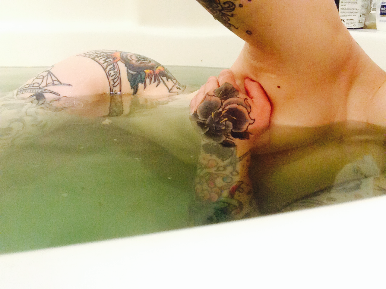 strangevibezz:  Man hand 