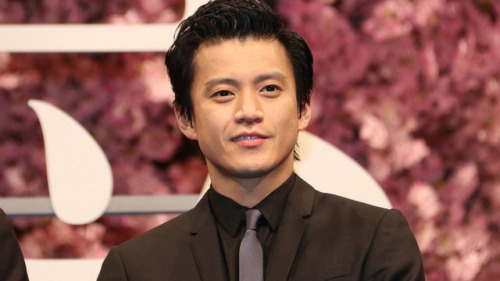 cris01-ogr: Tsuioku preview was held in Tokyo today with Oguri Shun and the all cast and staff.