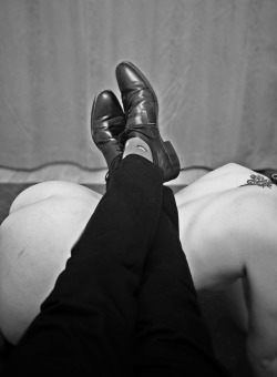 wolfandfoxbdsm:  What could you do for Him? How far could you go? How long would you wait? What does serving Him mean to you?  I could stay like this for hours. Just being still while He enjoys Himself. I don’t need anything else. No further attention.