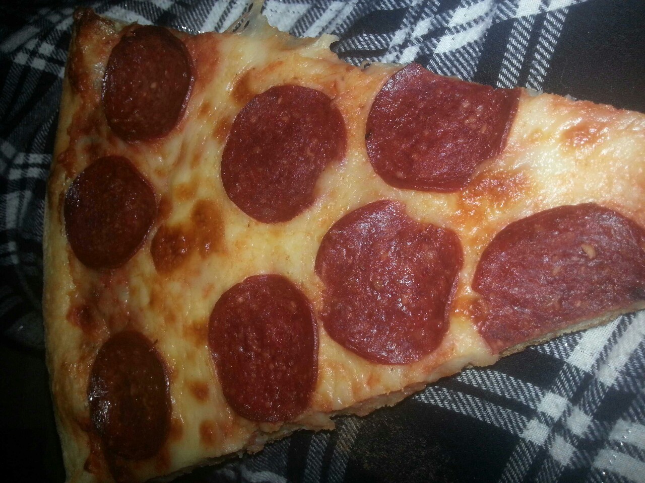 insidethislesbiansmind:  So this pizza is sitting on my thigh. And I dont remember
