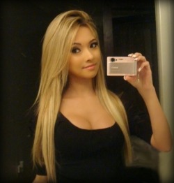 selfshot-babe:  selfshot babe http://goo.gl/Za5fNb 