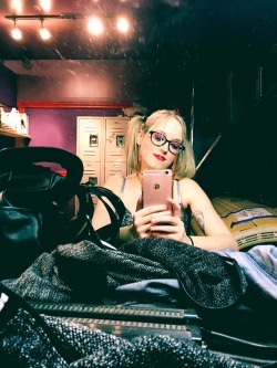 glitter-and-glasses:New night; new club; shitty turn out but at least I looked cute 🤷‍♀️👱‍♀️