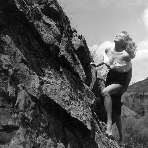 20th-century-man: Anita Ekberg / photo by Peter Basch.