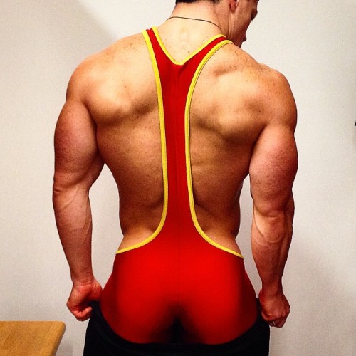 dwainleland:  Many “men” skip #BackDay and focus on their front view (abs, chest) - but we all know that’s fake and stupid. #DontBeASillyHo #LockerRoomSeries #Wrestling #singlet by #N2N @n2nbodywearofficial. #muscle #bodybuilder #candid #malebody