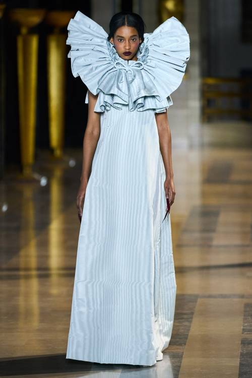 Viktor & Rolf, Spring 2022 CoutureCredits:Jos van Heel - Fashion Editor/StylistSyd Hayes - Hair 