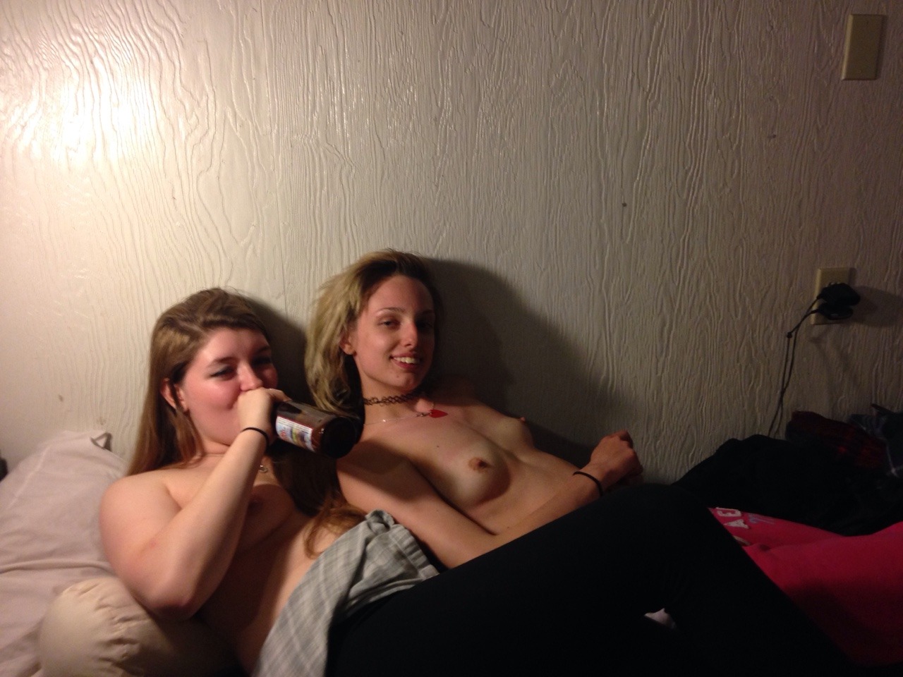 use-me-abuse-me:  Drunk bitches hahhaha