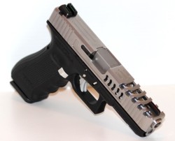 gunrunnerhell:  Vayser Arms Glock 17 “Mako Cut”Custom Glock 17 by Vayser Arms, with a heavily machined slide and refinished controls, such as the magazine release, slide release and trigger. There are a bunch of companies that sell custom Glock slides