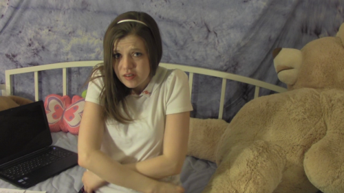 lilsophiestudios:  Naughty Diaper Girl  These are screenshots from a clip i did recently.  