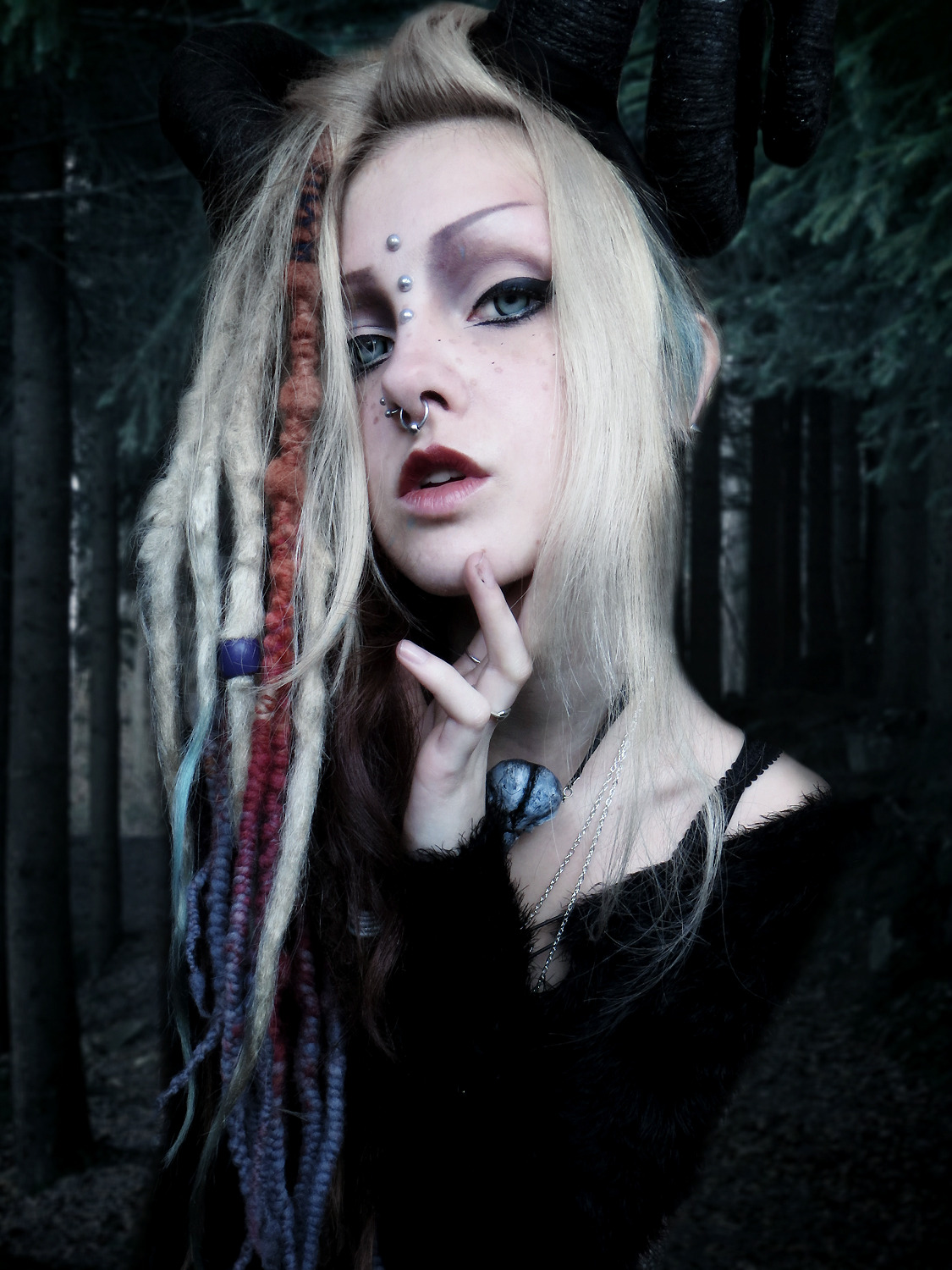 psychara:  Wooldreads by Dread KnotHorns by Michelle Boling Designs Choker from Vesper