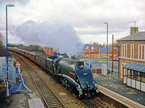 Steam train at Oakengates Station, 2002