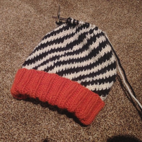 knittingfromthevoid: not fantastic lighting but here is what i am working on at the moment! i think 