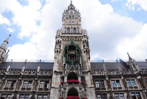 The Glockenspiel in Munich. I was great to see it glock… and spiel. 