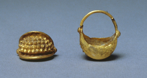 Pair of basket-shaped hair ornaments from ancient Mesopotamia.  Artist unknown; ca. 2000 BCE (I