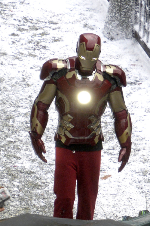 matyldakwiatek: comicsatthemovies: First Look at Iron Man’s Armor in The Avengers: Age of Ultr