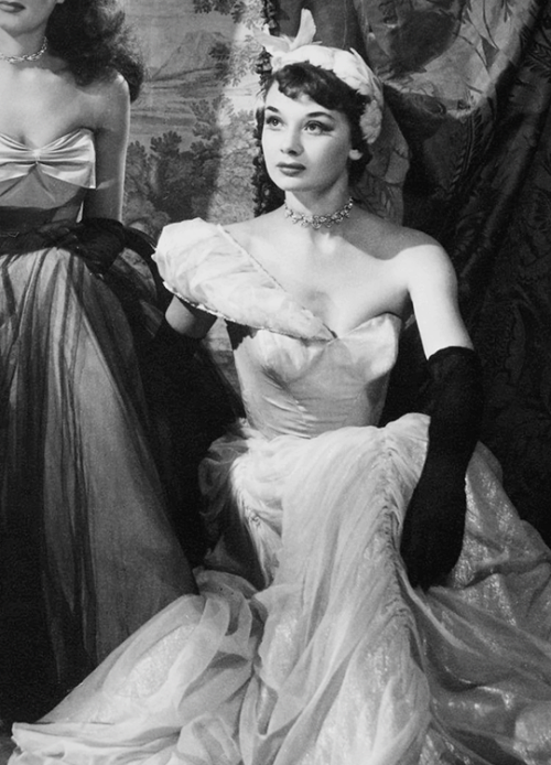 margotfonteyns: Audrey Hepburn in Sauce Tartare at the Cambridge Theatre, 1949