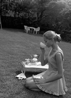 kewl-chicks: greeneyes55:  Photo: Nina Leen