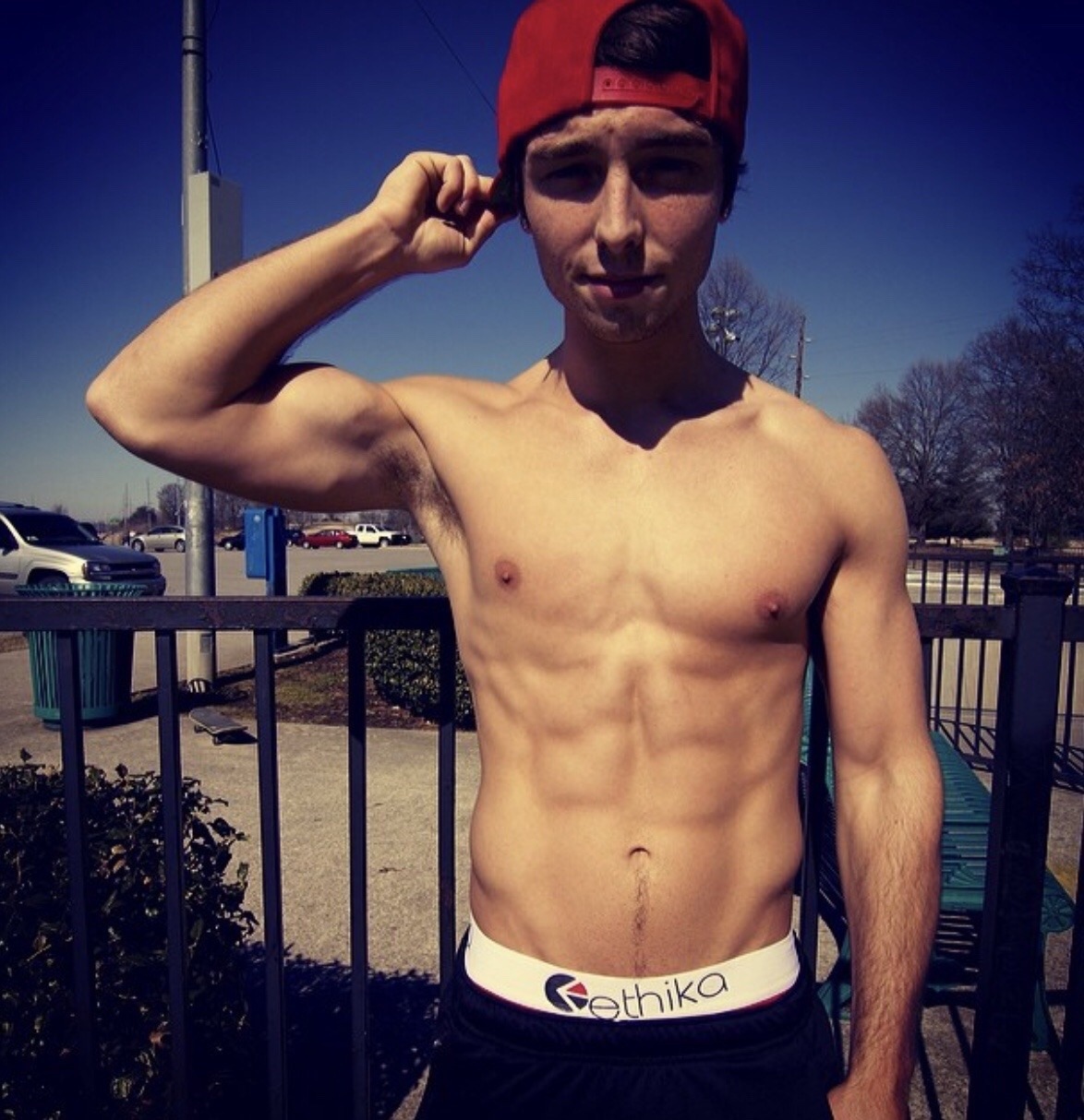 naturelfred: fuspena:  hotbulgingdudes:  Keaton Stromberg from ‘The X-Factor’