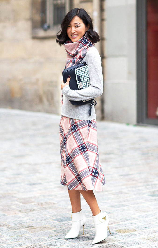 Trendy Fashion Style: The Scarf. Street Style...