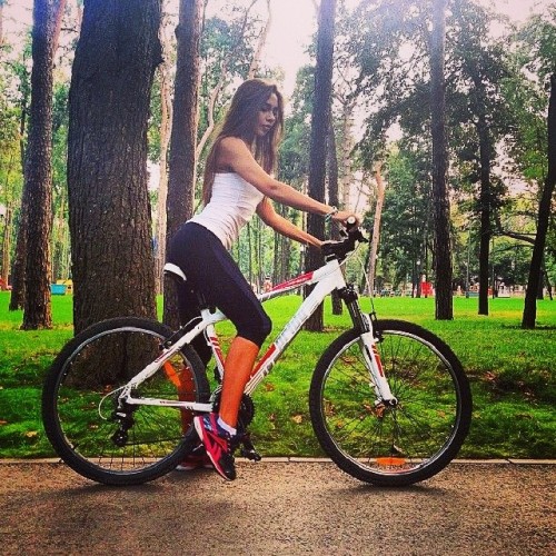 bikes-bridges-beer: Riding in the park is one of the best outdoor activity. #girl #fun #nice #fashio