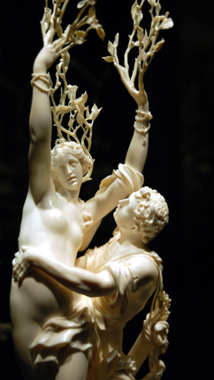 statuemania:Apollo and Daphne (Closeup)by Jacob Auer, ivory, 1688-90,Kunsthistorisches Museum, Vienn