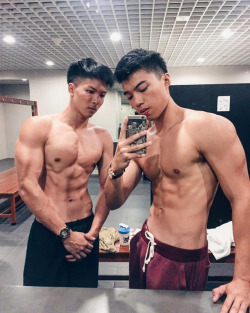 sjiguy:  Tan Jun Meng and Lin Jiele could pass off as brothers or boyfriends, whichever tickles your fancy more.
