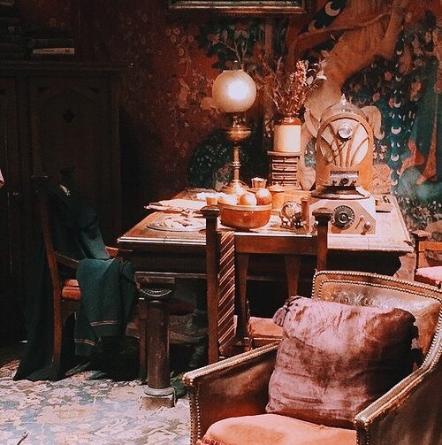 HP MOODBOARDS: gryffindor common room  more here  x