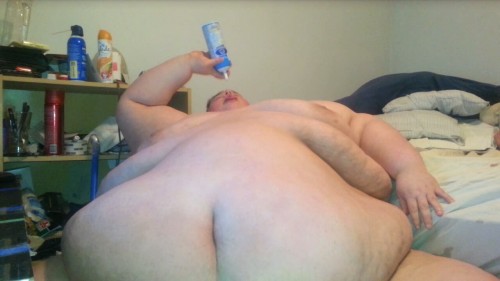 fatbellyfetish91:  My dream husband!   Id feed that fat pig til he popped!  A beautiful chub-scape scene. Notice the rolling hills and valleys.