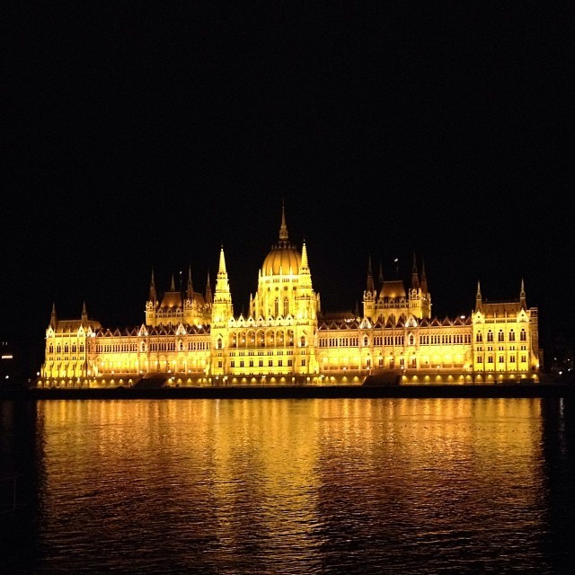 Late night walk along the Danube River in #Budapest. (at Danube River Bank)