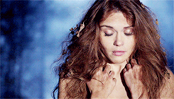 tmhollandss:  teen wolf meme | [½] humans ➜ lydia martin 