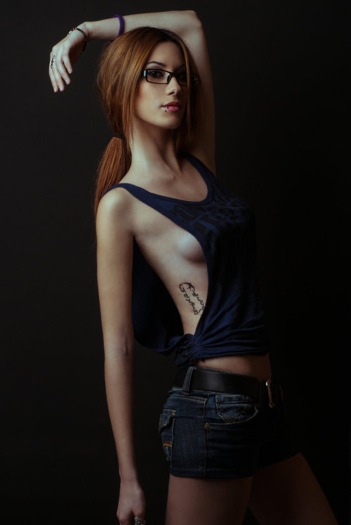 girls-snap:  Chiaroscuro by =NickSachos 