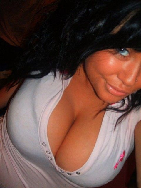 Girls With No Bra