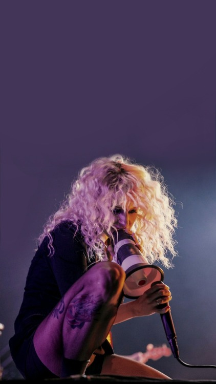 oalockscreen:Hayley Williams from Paramore//credits to Kari Meiers & the other photographers (?)