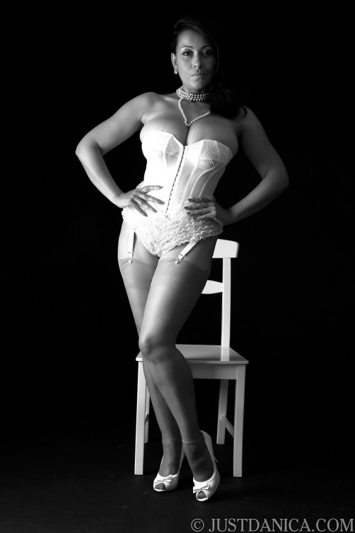 danicacollinsglamourmodel:  Classic Black and White Glamour!