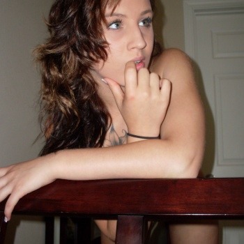 81lovinlife81:  Teen pussy… 