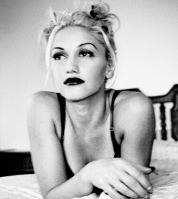 cherry-onn:    My fav pics of Gwen Stefani(my