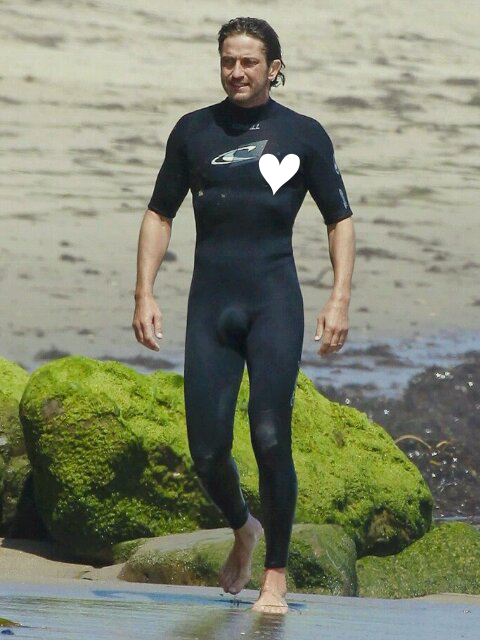 thefamousmaleexposedblog: Gerard Butler’s surf suit couldn’t help but cling to his bulge!! Follow me