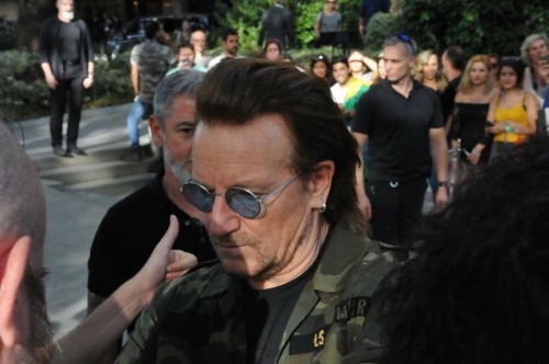 Estuviste en el @villamagnahotel en el encuentro con #AdamClayton #TheEdge y #Bono #U2? Envía