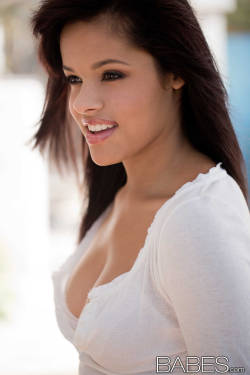 babescom:  Aria Salazar’s booked the