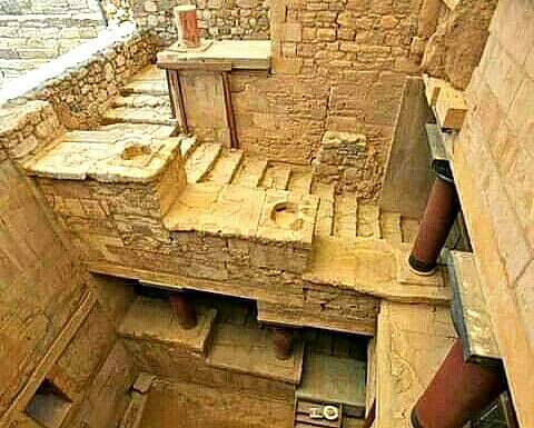 (via Stairs in the palace of Knossos, built 4000 years ago, making it the oldest palace in Europe : 
